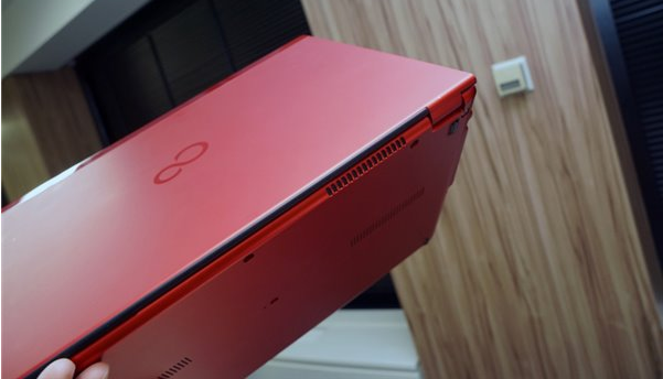 富士通召回筆記本電池:存起火危險(xiǎn) 富士通召回筆記本電池:存起火危險(xiǎn)