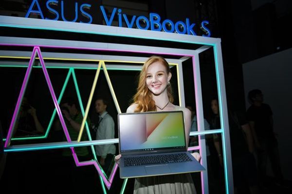 華碩首款四窄邊框筆記本發(fā)布 華碩首款四窄邊框筆記本發(fā)布