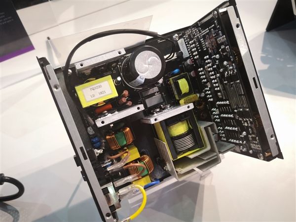 臺北電腦展2018:酷冷至尊全新電源雙線齊發(fā) 臺北電腦展2018:酷冷至尊全新電源雙線齊發(fā)