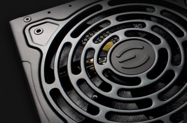 EVGA揭曉世界最小1000W電源 EVGA揭曉世界最小1000W電源