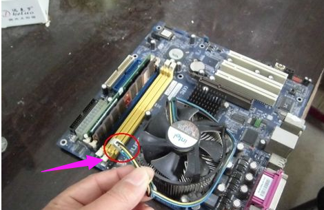 電腦cpu風(fēng)扇拆卸教程 電腦cpu風(fēng)扇拆卸教程