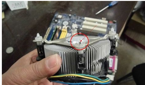 電腦cpu風(fēng)扇拆卸教程 電腦cpu風(fēng)扇拆卸教程