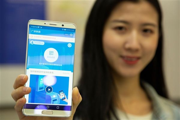 全國首例！廣深鐵路刷支付寶就可直接坐火車