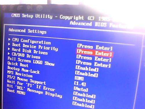 U盤(pán)重裝系統(tǒng)bios找不到啟動(dòng)項(xiàng)怎么辦